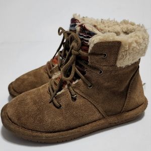 Bearpaw kids tan seude winter boots size 2